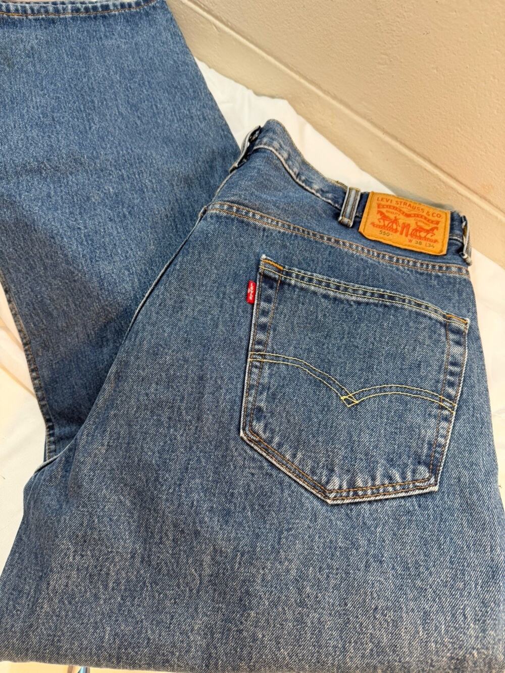 Levi's 550 Relaxed Fit Jeans Mens 38x34 Blue Medium Wash Tapered Leg 100% Cotton